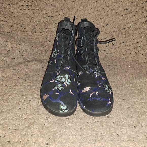CAMPER TWINS-Black Suede/Embroidered Floral/Peacocks-Side Zip-Sz 36-Near Mint - Picture 3 of 8